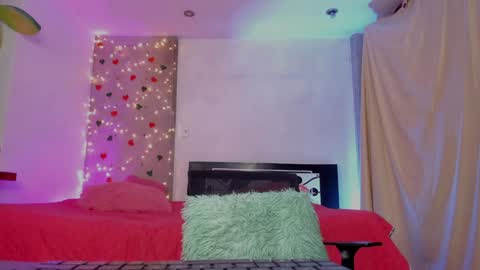 Snapshot of thegoldenbitch chatting on 01/08/25, 12:38 Goldie online show from 01/08/25, 12:38