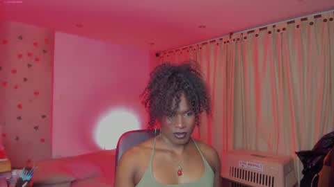 Snapshot of thegoldenbitch chatting on 07/07/26, 12:57 Goldie online show from 07/07/26, 12:57