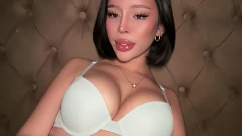 Elle  dont forget to folloW me and thumbs up online show from 03/21/26, 01:43