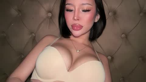 Elle  dont forget to folloW me and thumbs up online show from 03/24/26, 02:16