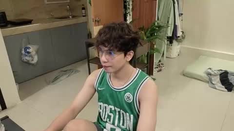 Green online show from 12/13/25, 08:04