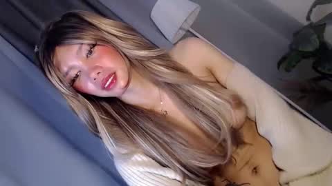 Snapshot of thehornygirl_laisa chatting on 05/27/26, 01:35 laisa online show from 05/27/26, 01:35