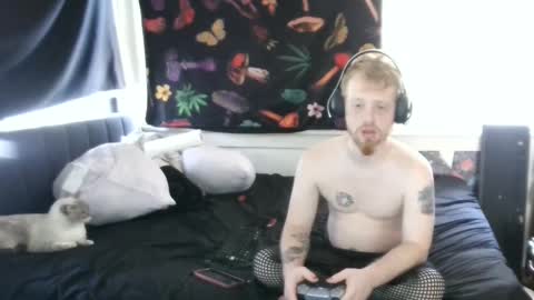 Snapshot of thehotfoxdd chatting on 09/20/25, 06:09 fuzzyfox online show from 09/20/25, 06:09