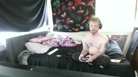 Snapshot of thehotfoxdd chatting on 09/30/25, 06:46 fuzzyfox online show from 09/30/25, 06:46