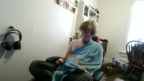 Snapshot of thehotfoxdd chatting on 02/14/26, 05:43 fuzzyfox online show from 02/14/26, 05:43