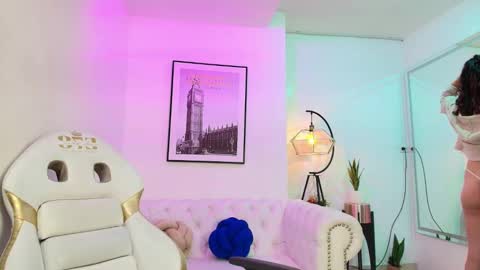 Snapshot of theia_moon_ chatting on 12/23/24, 01:03 Theia online show from 12/23/24, 01:03