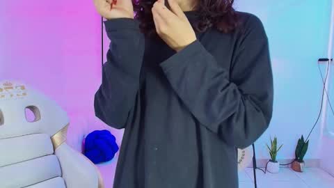 Snapshot of theia_moon_ chatting on 01/04/25, 12:49 Theia online show from 01/04/25, 12:49