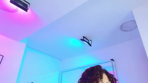 Snapshot of theia_moon_ chatting on 01/05/25, 03:45 Theia online show from 01/05/25, 03:45