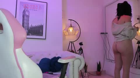 Snapshot of theia_moon_ chatting on 02/02/25, 03:32 Theia online show from 02/02/25, 03:32