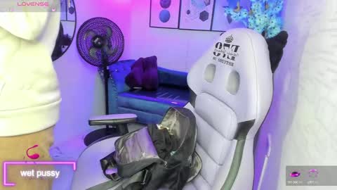 Snapshot of theia_moon_ chatting on 09/29/25, 12:21 Theia online show from 09/29/25, 12:21