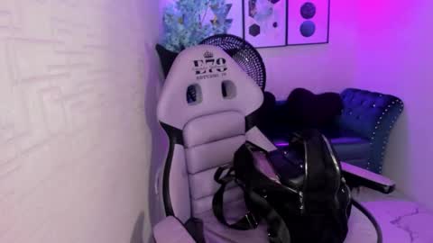 Snapshot of theia_moon_ chatting on 10/08/25, 12:25 Theia online show from 10/08/25, 12:25