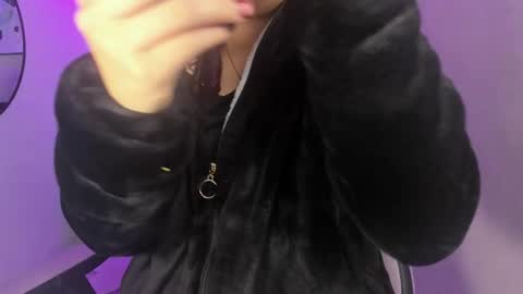 Snapshot of theia_moon_ chatting on 10/19/25, 03:07 Theia online show from 10/19/25, 03:07