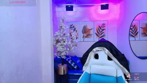 Snapshot of theia_moon_ chatting on 10/20/25, 12:38 Theia online show from 10/20/25, 12:38