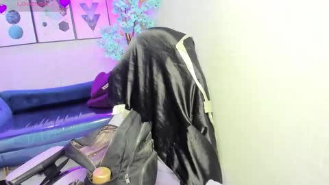 Snapshot of theia_moon_ chatting on 12/03/25, 12:36 Theia online show from 12/03/25, 12:36