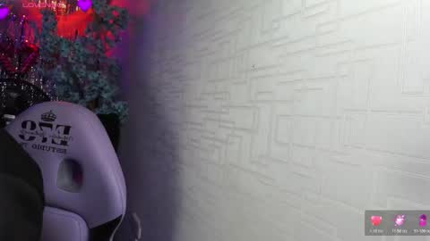 Snapshot of theia_moon_ chatting on 12/19/25, 12:45 Theia online show from 12/19/25, 12:45