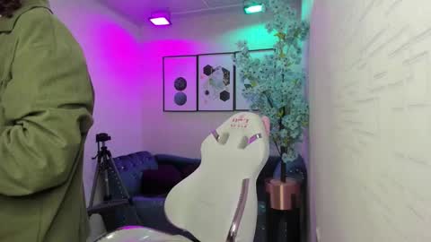 Theia  online show from 03/14/26, 12:21