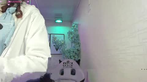 Theia  online show from 04/06/26, 12:39