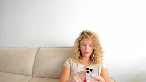 Snapshot of theislandgirl chatting on 12/02/24, 05:59 Lily Marie online show from 12/02/24, 05:59