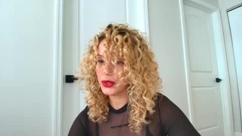 Snapshot of theislandgirl chatting on 02/06/25, 06:13 Lily Marie online show from 02/06/25, 06:13