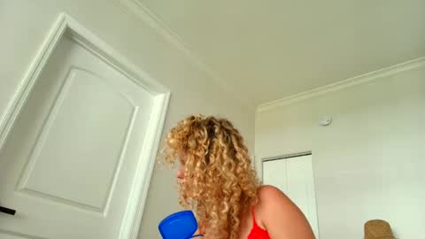 Snapshot of theislandgirl chatting on 03/03/25, 08:11 Lily Marie online show from 03/03/25, 08:11