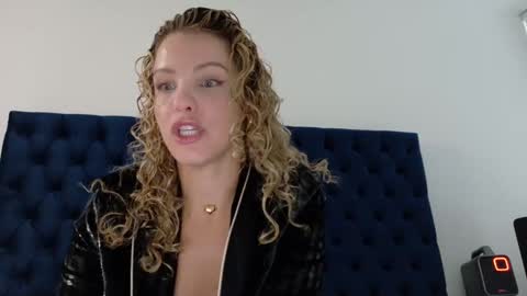 Snapshot of theislandgirl chatting on 09/08/25, 09:47 Lily Marie online show from 09/08/25, 09:47