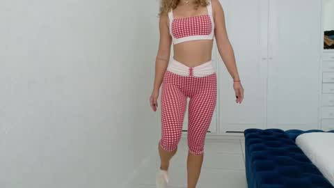 Snapshot of theislandgirl chatting on 09/22/25, 03:03 Lily Marie online show from 09/22/25, 03:03