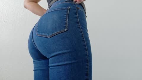 Snapshot of theislandgirl chatting on 04/08/26, 06:19 Lily Marie online show from 04/08/26, 06:19