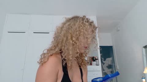 Snapshot of theislandgirl chatting on 04/12/26, 10:48 Lily Marie online show from 04/12/26, 10:48