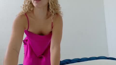 Snapshot of theislandgirl chatting on 04/22/26, 05:47 Lily Marie online show from 04/22/26, 05:47