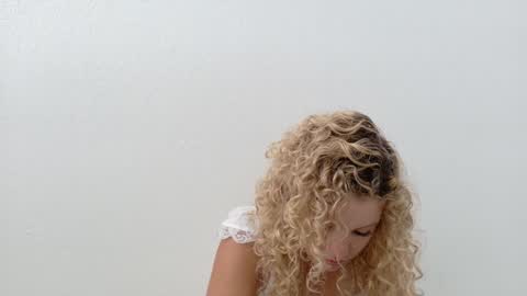Snapshot of theislandgirl chatting on 05/28/26, 02:25 Lily Marie online show from 05/28/26, 02:25
