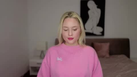 Snapshot of thejessie chatting on 02/15/26, 07:32 Kisaaleksandrova online show from 02/15/26, 07:32