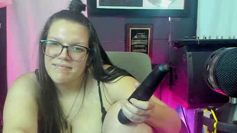 Snapshot of thekinkhouse chatting on 02/09/25, 02:49 Goddess Nola online show from 02/09/25, 02:49
