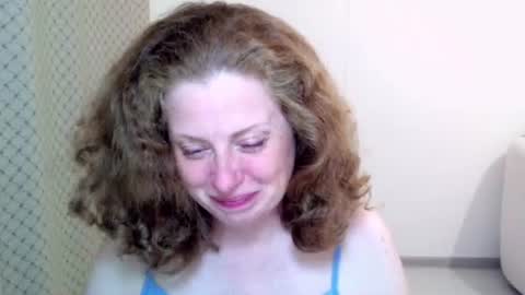 Snapshot of theladysblush chatting on 07/08/26, 08:57 Ella online show from 07/08/26, 08:57