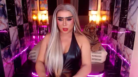 Snapshot of thelastdestroyerxx chatting on 12/01/25, 06:07 Paula online show from 12/01/25, 06:07