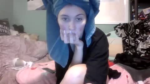 Snapshot of thelittlebambii chatting on 12/15/24, 10:26 Little Bambii online show from 12/15/24, 10:26