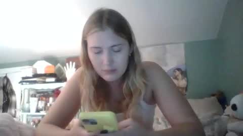 Snapshot of thelittlebambii chatting on 11/10/25, 06:40 Little Bambii online show from 11/10/25, 06:40