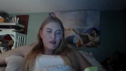 Snapshot of thelittlebambii chatting on 11/26/25, 02:01 Little Bambii online show from 11/26/25, 02:01