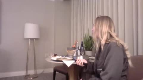 Little Bambii online show from 02/01/26, 01:59