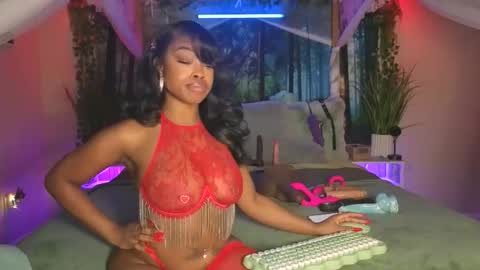 Snapshot of thelovelybrown chatting on 11/22/25, 03:05 thelovelybrown online show from 11/22/25, 03:05