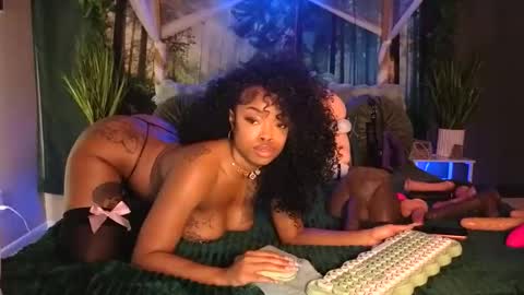 Snapshot of thelovelybrown chatting on 03/11/26, 06:47 thelovelybrown online show from 03/11/26, 06:47