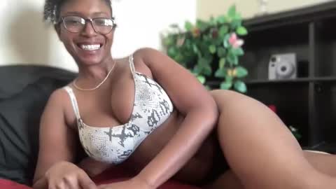 Snapshot of thelovelycandi chatting on 04/27/26, 07:56 thelovelycandi online show from 04/27/26, 07:56