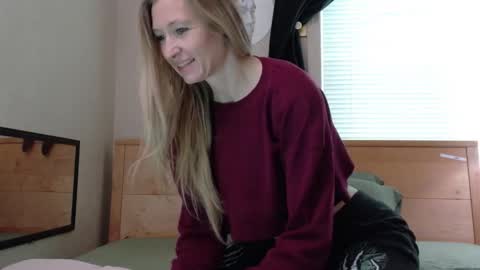 Snapshot of thelunastorm chatting on 10/14/25, 05:03 The Luna Storm online show from 10/14/25, 05:03