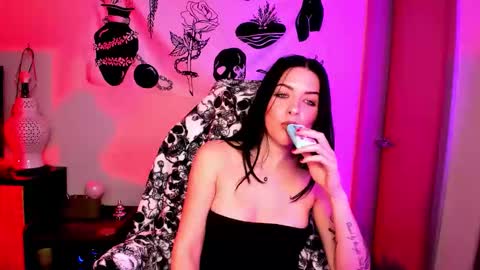 Snapshot of themelrose chatting on 11/30/25, 12:14 themelrose online show from 11/30/25, 12:14