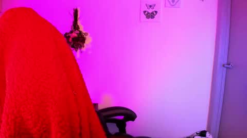 Snapshot of themelrose chatting on 04/18/26, 07:58 themelrose online show from 04/18/26, 07:58