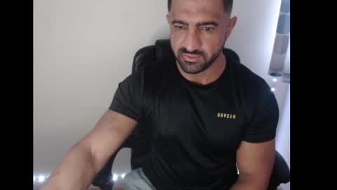 Snapshot of themusclefactory chatting on 11/01/25, 04:09 TheMuscleFactory online show from 11/01/25, 04:09