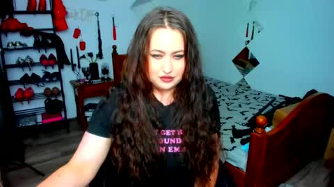 Snapshot of thenaughtygf chatting on 11/20/25, 10:20 thenaughtygf online show from 11/20/25, 10:20