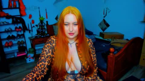 Snapshot of thenaughtygf chatting on 12/21/25, 10:39 thenaughtygf online show from 12/21/25, 10:39