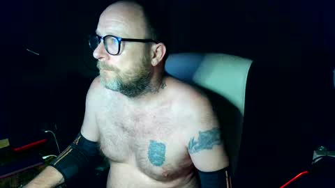Snapshot of theneoretrospectiveone chatting on 07/05/26, 11:01 just a guy thats broke online show from 07/05/26, 11:01