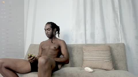 Snapshot of thenewclass chatting on 01/10/25, 04:01 Andriw and Maiol online show from 01/10/25, 04:01