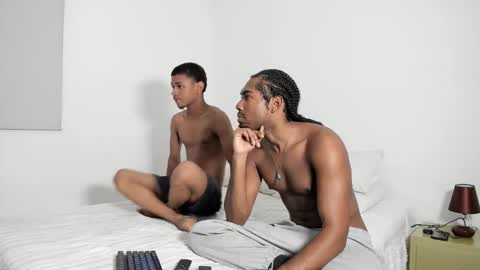 Snapshot of thenewclass chatting on 10/26/25, 12:49 Andriw and Maiol online show from 10/26/25, 12:49